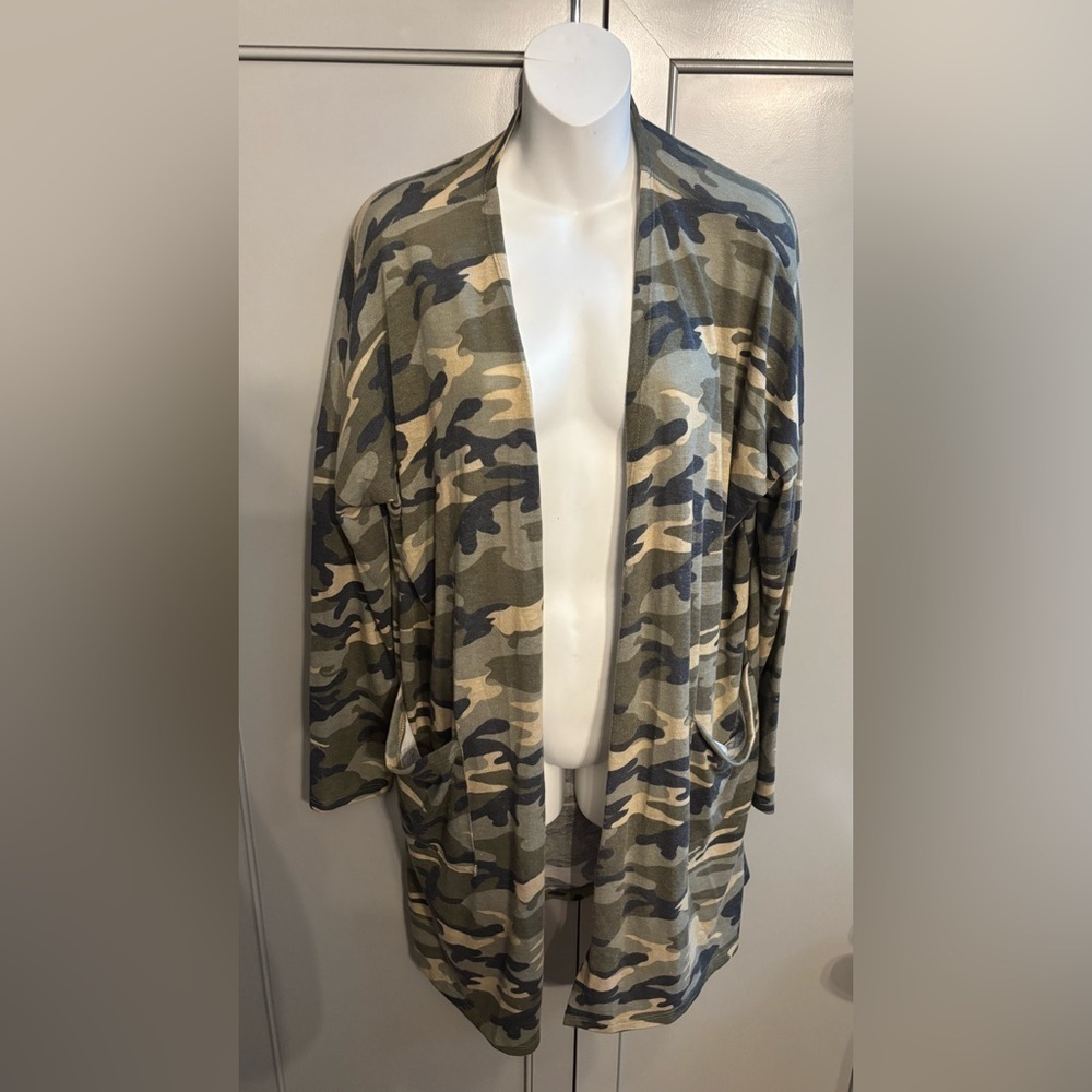 Texas True Threads Camouflage long cardigan sz M